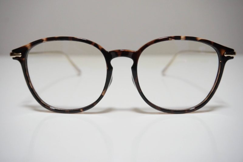 《ユニクロ》1500円のメガネが高級感ありすぎて即買い！