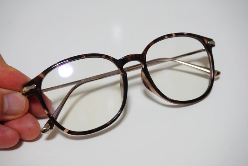 《ユニクロ》1500円のメガネが高級感ありすぎて即買い！